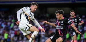 Aaron Ramsey en su debut con los Pumas en Liga MX.