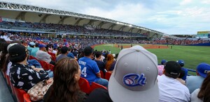 Charros de Jalisco se encuentra a una victoria de barrer la serie sobre Algodoneros de Unión Laguna y avanzar a la Final de Zona en LMB. Charros de Jalisco se encuentra a una victoria de barrer la serie sobre Algodoneros de Unión Laguna y avanzar a la Final de Zona en LMB.
