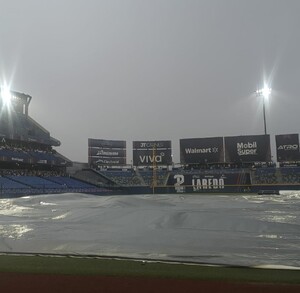 El cuarto juego entre los Sultanes de Monterrey y los Tecos de los Dos Laredos es pospuesto por lluvias en la ciudad de Monterrey.