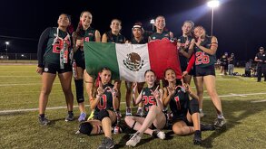 Equipo femenil de Flag Football ligas menores.