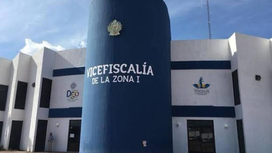 Un hombre, de 57 años de edad, perdió la vida de forma instantánea al caer desde el balcón de su propio domicilio en Gómez Palacio. Un hombre, de 57 años de edad, perdió la vida de forma instantánea al caer desde el balcón de su propio domicilio en Gómez Palacio.