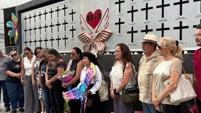 Aunque cada vez acuden menos, los deudos aseguran que seguirán honrando la memoria de sus seres queridos