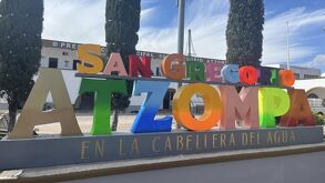 Un joven de 13 años fue asesinado a balazos en San Gregorio Atzompa, Puebla, tras asistir a un baile. Sus padres lo trasladaron al hospital pero falleció.