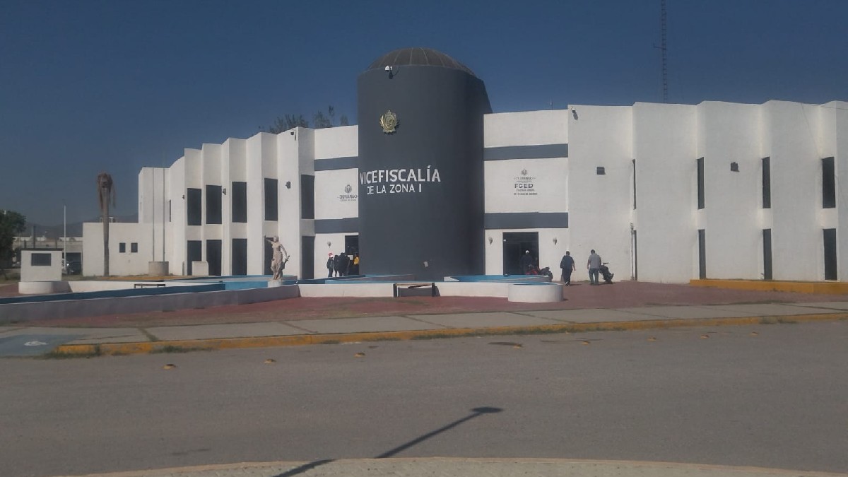 Un hombre, aún no identificado, fue encontrado sin vida a un costado de la autopista Jiménez-Torreón, en el municipio de Tlahualilo, Durango. Un hombre, aún no identificado, fue encontrado sin vida a un costado de la autopista Jiménez-Torreón, en el municipio de Tlahualilo, Durango.