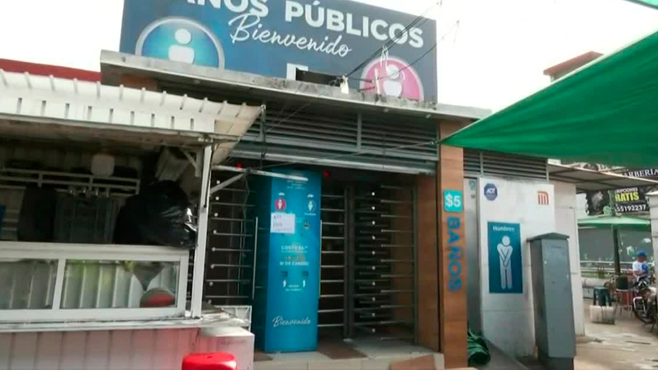 Una bebé recién nacida fue hallada dentro de un bote de basura en los baños públicos del Metro UAM, Iztapalapa.