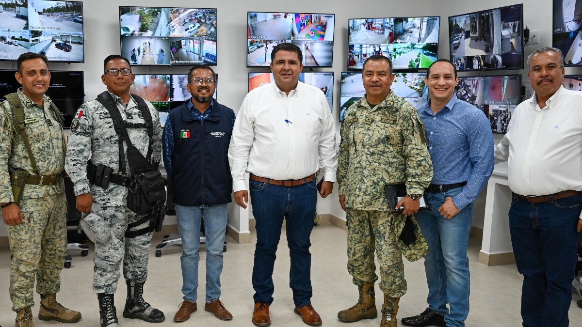 El Presidente Municipal de Lerdo encabezó un recorrido en compañía de representantes de instituciones de seguridad como el Mando Especial Laguna. El Presidente Municipal de Lerdo encabezó un recorrido en compañía de representantes de instituciones de seguridad como el Mando Especial Laguna.