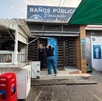 Policías capitalinos revisarán las cámaras de vigilancia para identificar a la persona que abandonó a la bebé recién nacida.