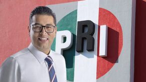 El Senador Néstor Camarillo Medina renunció a su militancia y dirigencia dentro del Partido Revolucionario Institucional Puebla, Delfina Pozos asumió su cargo.