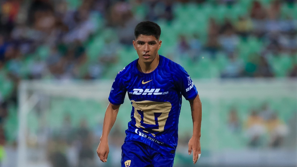 Piero Quispe con la camisa de Universidad Nacional en Liga MX.