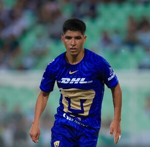 Piero Quispe con la camisa de Universidad Nacional en Liga MX.