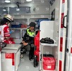 Al lugar acudieron paramédicos de la Cruz Roja quienes le brindaron atención médica al policía sin que ameritara de inmediato traslado a un hospital.