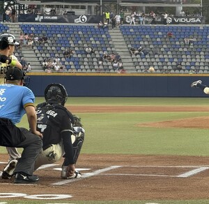 Luego de que se suspendiera el Juego 4 de la Serie de Zona entre Sultanes y Tecos, éste se reanudará un día después en el Walmart Park.