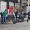 Dos policías de Jalisco sufrieron accidentes viales casi simultáneos; una oficial quedó grave al acudir a apoyar a su compañero lesionado en Guadalajara.