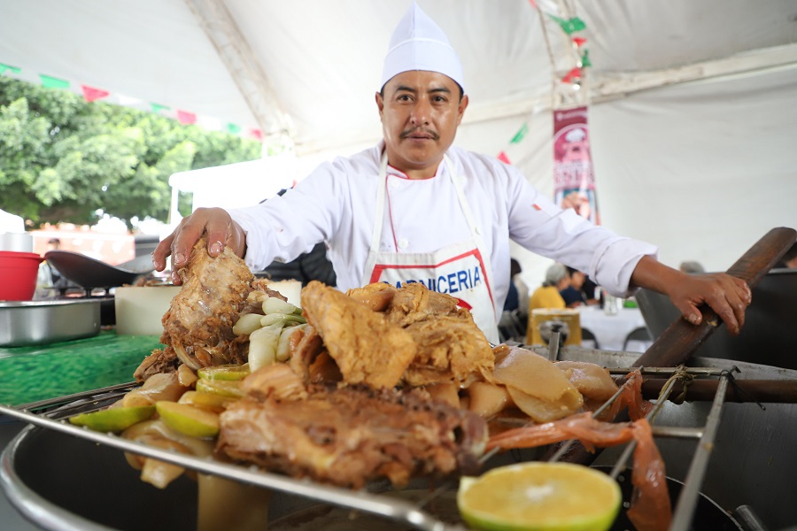 Cueritos, maciza, trompa, lengua y hasta oreja son algunas de las especialidades que las personas podrán encontrar en la Feria de las Carnitas de Huejotzingo. Cueritos, maciza, trompa, lengua y hasta oreja son algunas de las especialidades que las personas podrán encontrar en la Feria de las Carnitas de Huejotzingo.