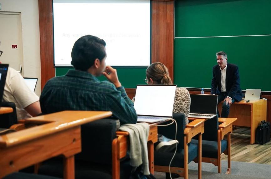 Descubre aquí cuánto cuesta estudiar en la Universidad Panamericana de Guadalajara y qué beneficios académicos y oportunidades ofrece.