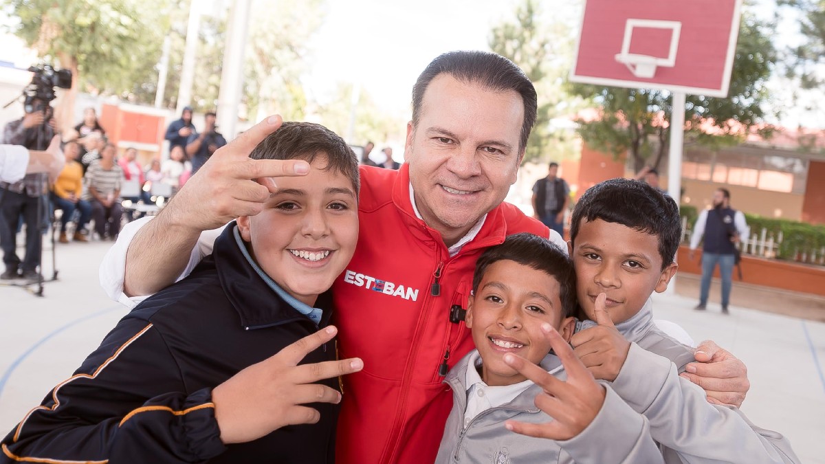 Gobernador Esteban Villegas fortalece la educación en Durango con más de 100 mil estudiantes beneficiados. Gobernador Esteban Villegas fortalece la educación en Durango con más de 100 mil estudiantes beneficiados.