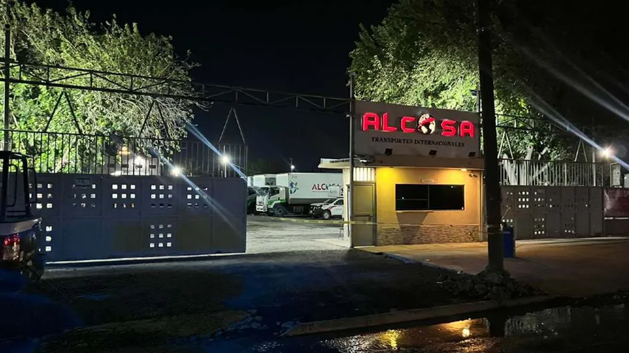 Tras ser atacado a balazos y herido, un hombre buscó refugio en una empresa ubicada en la Carretera Monterrey-Nuevo Laredo.