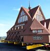 La iglesia fue trasladada sobre un gigantesco tráiler equipado con 224 ruedas La iglesia fue trasladada sobre un gigantesco tráiler equipado con 224 ruedas