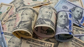El valor del peso frente al dólar varía diariamente.