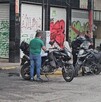 Dos policías de Jalisco sufrieron accidentes viales casi simultáneos; una oficial quedó grave al acudir a apoyar a su compañero lesionado en Guadalajara. Dos policías de Jalisco sufrieron accidentes viales casi simultáneos; una oficial quedó grave al acudir a apoyar a su compañero lesionado en Guadalajara.