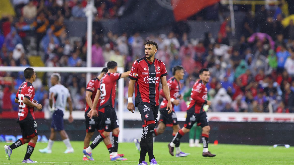 Aunque en el futbol se dice que la primera línea de defensa es el ataque, es una realidad que los hombres del fondo tienen una responsabilidad mayor