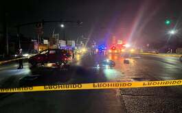 El choque entre una motocicleta y una camioneta dejó un hombre muerto y dos mujeres heridas en la colonia Paseo de San Bernabé en Monterrey.