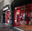 fachada de una sucursal bancaria fachada de una sucursal bancaria