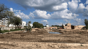 Un albañil perdió la vida la tarde del martes luego de que una barda colapsara sobre él en una obra en construcción en el fraccionamiento Parque Primaveral.