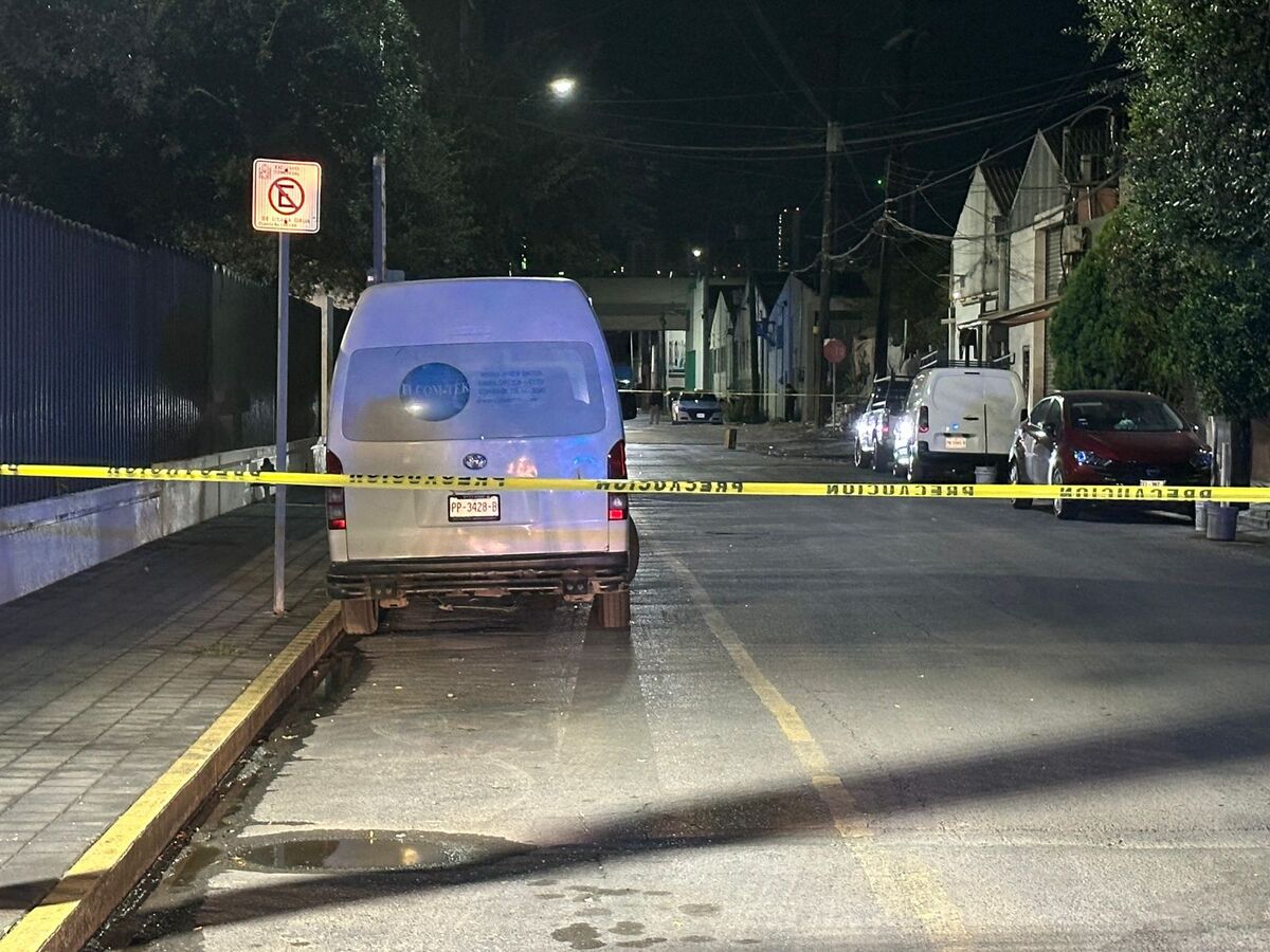 Dos cuerpos calcinados fueron encontrados en un terreno baldío de la colonia Talleres, en el municipio de Monterrey, Nuevo León.