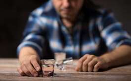 El estado de Nuevo León registró una baja de casos de enfermedades relacionadas al consumo de alcohol.