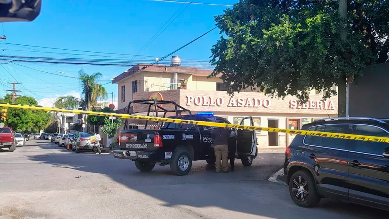 Un hombre de 25 años, identificado como Roberto Carrizales, fue atacado a balazos en la colonia Unidad Laboral, San Nicolás.