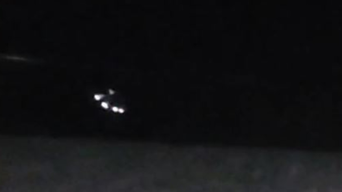 En la cima del Cerro del Sombreretillo, Durango, fueron captados supuestos OVNIS en el cielo que merodeaban de un lugar a otro. En la cima del Cerro del Sombreretillo, Durango, fueron captados supuestos OVNIS en el cielo que merodeaban de un lugar a otro.