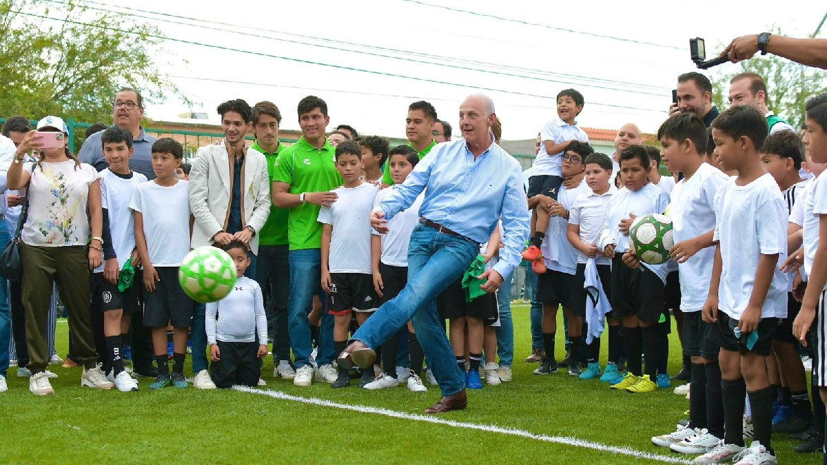 La tarde de este miércoles se llevó a cabo el lanzamiento oficial de la Academia Santos Torreón “Puede Más”.