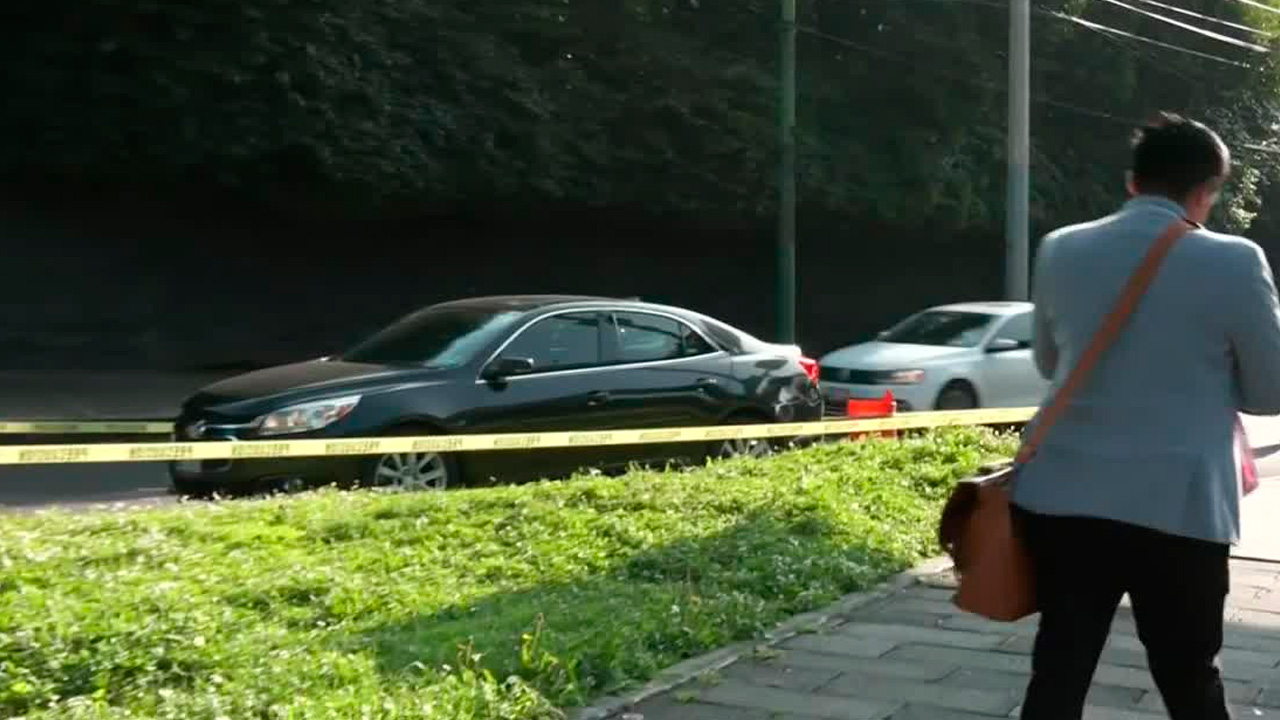 Un hombre fue encontrado sin vida dentro de un auto en Periférico, a la altura de la colonia Insurgentes Cuicuilco, Ciudad de México.