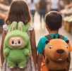 Las calles del Centro Histórico de la Ciudad de México ofrecen mochilas a precios bajos y con diseños para todos los gustos.