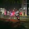 Un motociclista murió luego de ser impactado por un automóvil en calles del Centro de Monterrey.