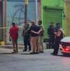 Un hombre fue detenido en Santa Catarina, Nuevo León luego de asesinar a cuchilladas a su compañero de trabajo afuera de una tienda de conveniencia. Un hombre fue detenido en Santa Catarina, Nuevo León luego de asesinar a cuchilladas a su compañero de trabajo afuera de una tienda de conveniencia.