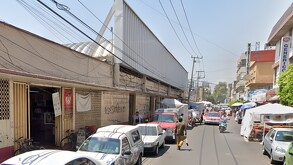 Eloteros atacan a comerciantes en mercado de Azcapotzalco. Reportan tres mujeres heridas.