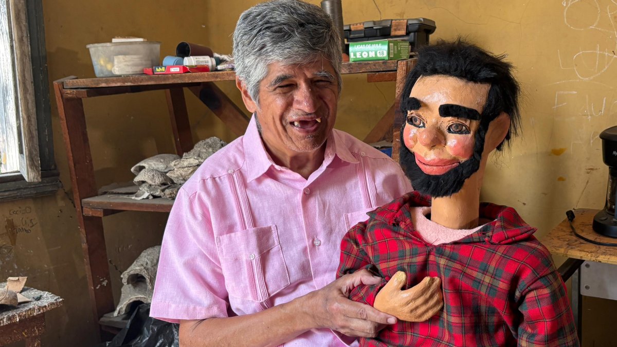 Don José es buscado desde otras partes del país o del mundo por sus marionetas.| Ángel Mercado