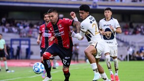 Los Pumas de la UNAM vencieron a los rojinegros del Atlas en el último minuto del encuentro.