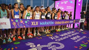 Los ganadores absolutos del Maratón de la Ciudad de México recibieron la cantidad de 50 mil dólares.