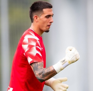 Álex, portero mexicano del Athletic Bilbao recibió tarjeta roja durante la fecha 3 contra Betis.