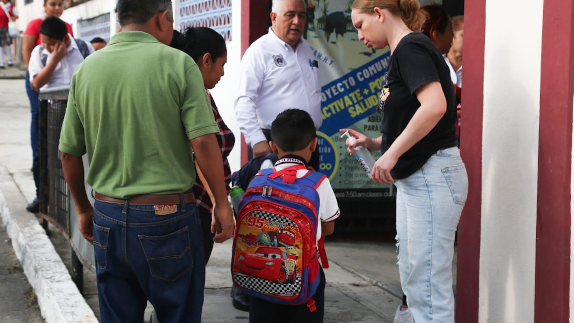 Millones de estudiantes de educación básica en México regresaron a las aulas, marcando el inicio oficial del ciclo escolar 2025-2026.