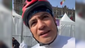 Dos atletas resultaron afectados por la coladera abierta
