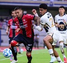Los Pumas de la UNAM vencieron a los rojinegros del Atlas en el último minuto del encuentro.