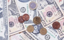 El valor del peso frente al dólar varía diariamente.