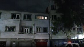 El hombre que cayó de la azotea quedó atrapado entre los dos edificios por al menos dos horas en la GAM.
