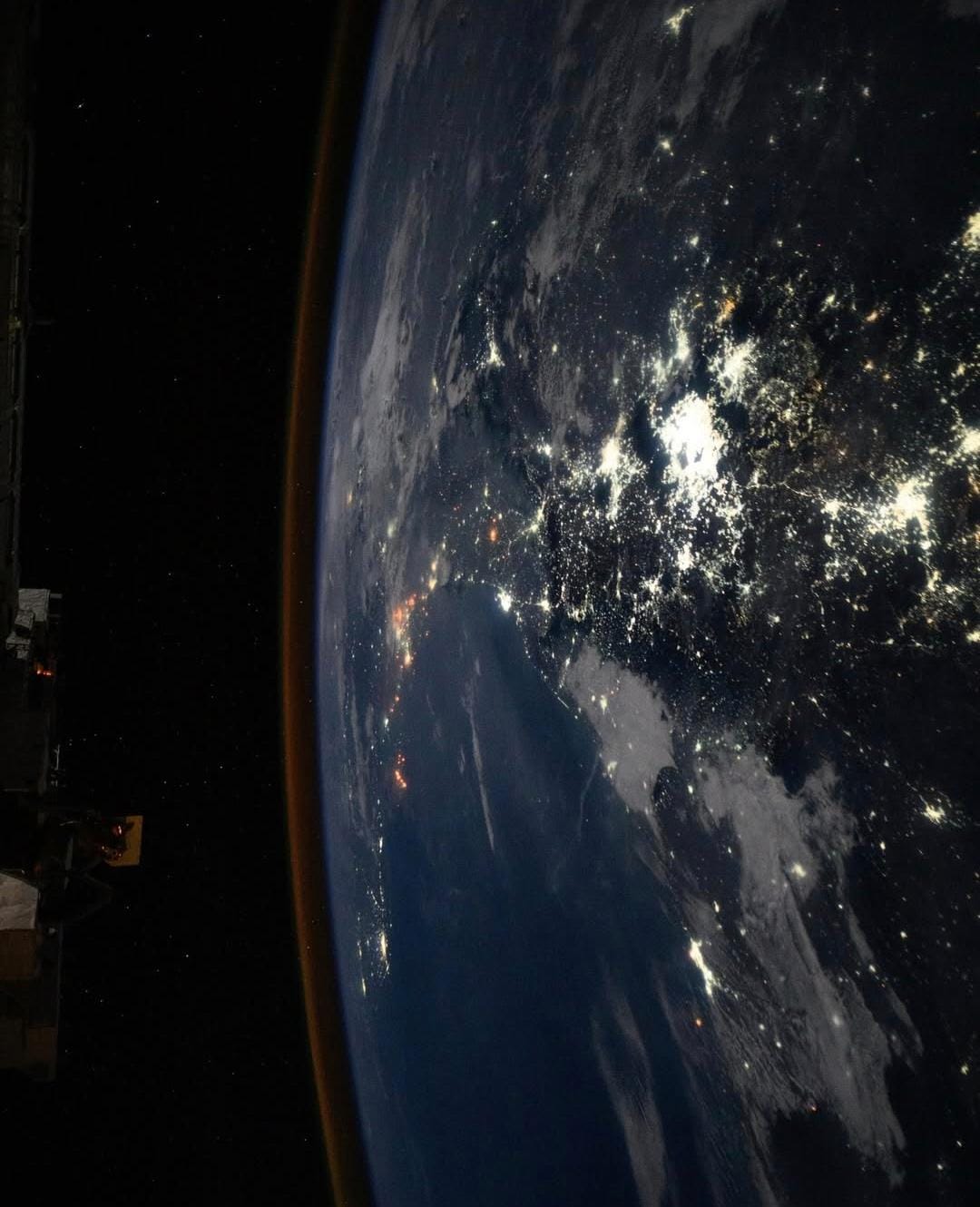 La NASA compartió a través de sus redes sociales cómo es que se ve la vida nocturna de los países centroamericanos y la Ciudad de México. La NASA compartió a través de sus redes sociales cómo es que se ve la vida nocturna de los países centroamericanos y la Ciudad de México.