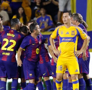 Las leyendas de Barcelona derrotaron 3-2 a Tigres.