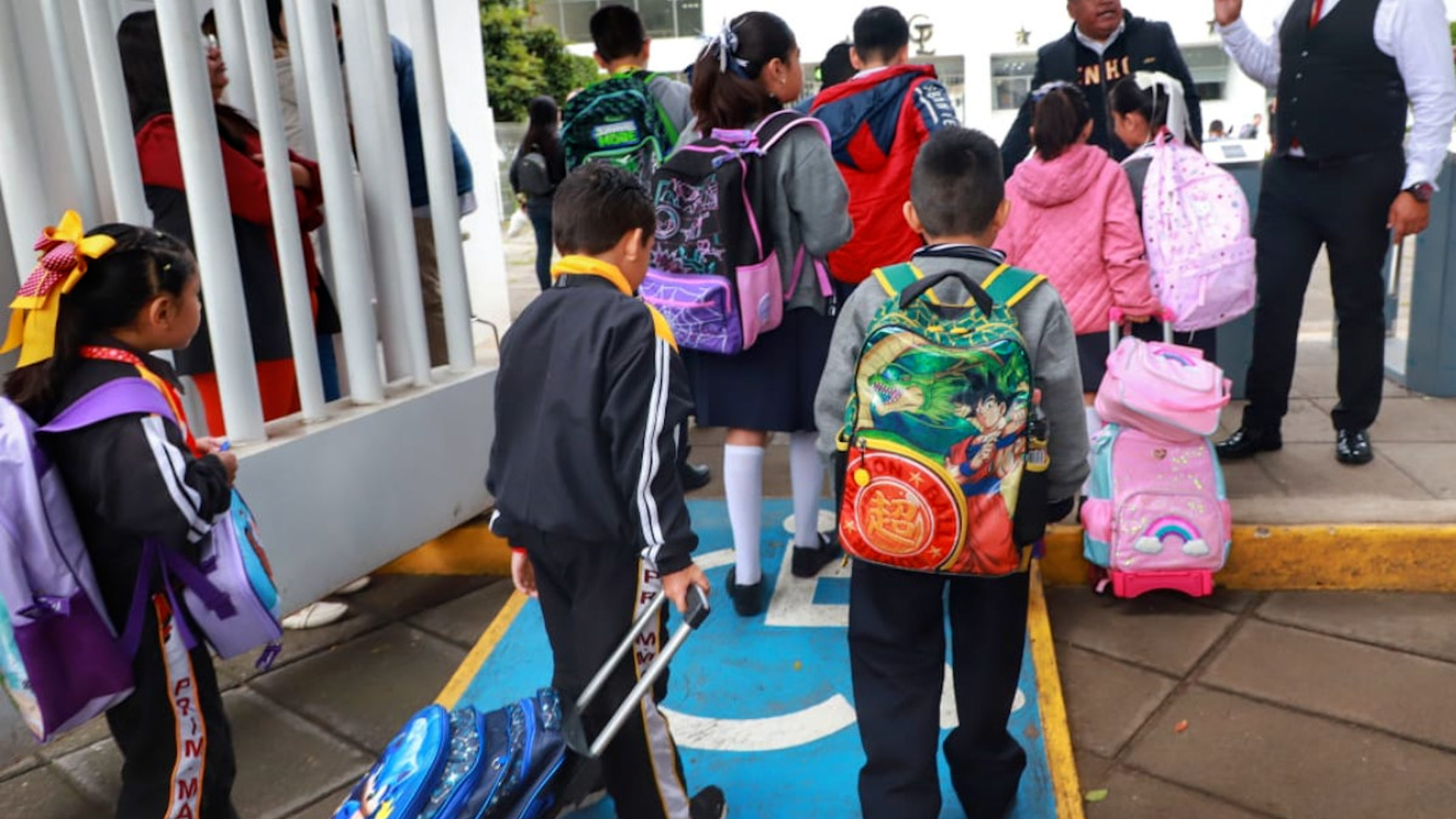Millones de estudiantes mexicanos regresaron a las aulas para el ciclo escolar 2025-2026.